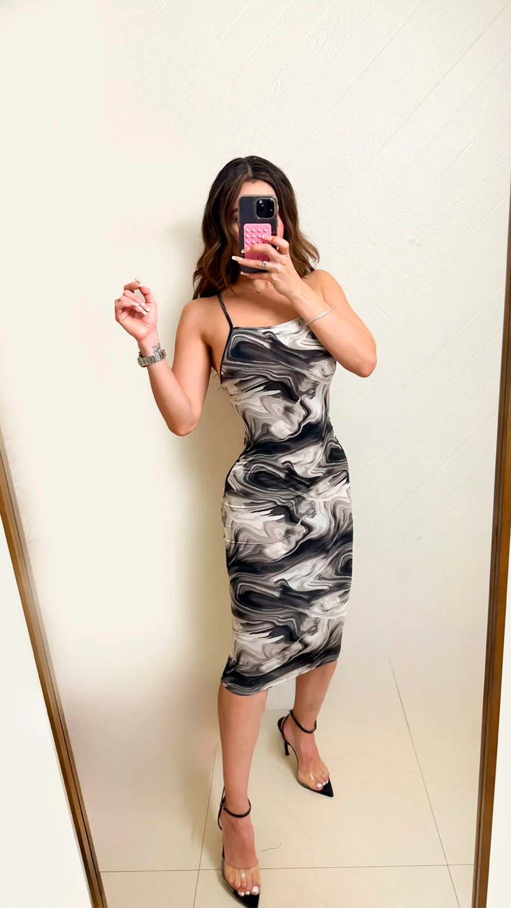 Vestido ajustado con estampado de mármol